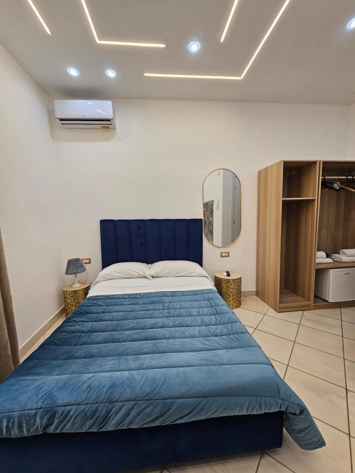 B&B Napoli Centrale Room&Jacuzzi Exterior photo