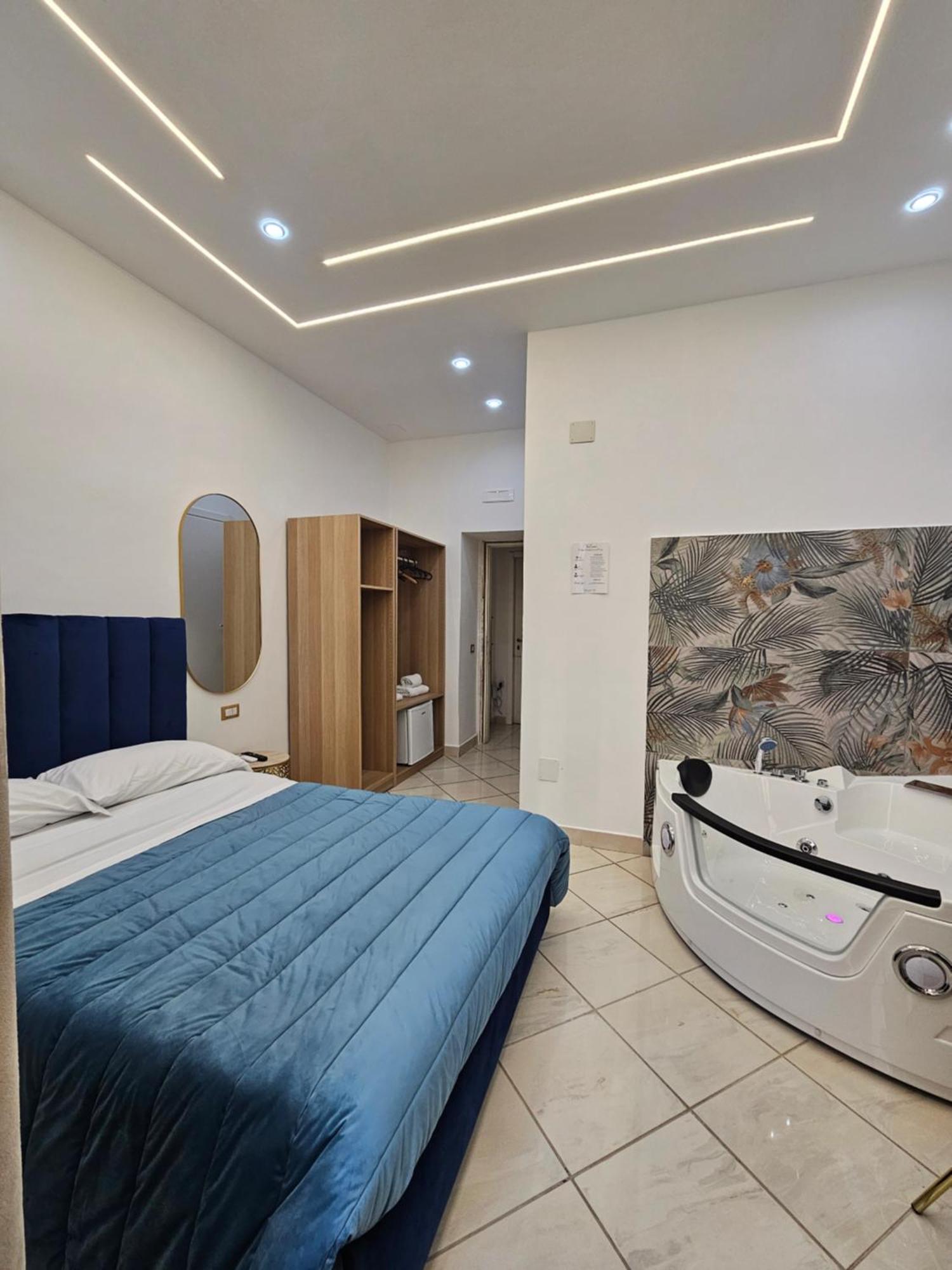 B&B Napoli Centrale Room&Jacuzzi Exterior photo