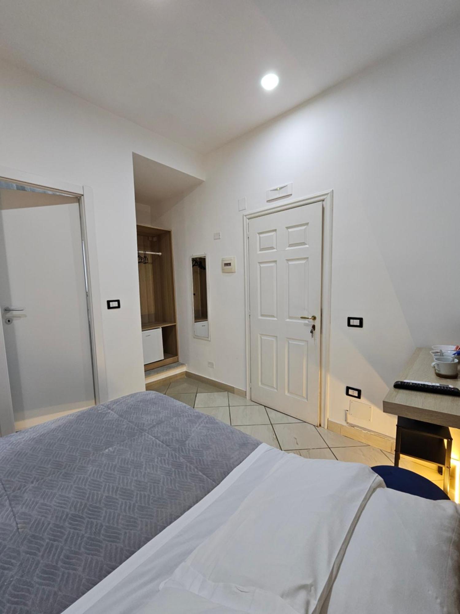 B&B Napoli Centrale Room&Jacuzzi Exterior photo