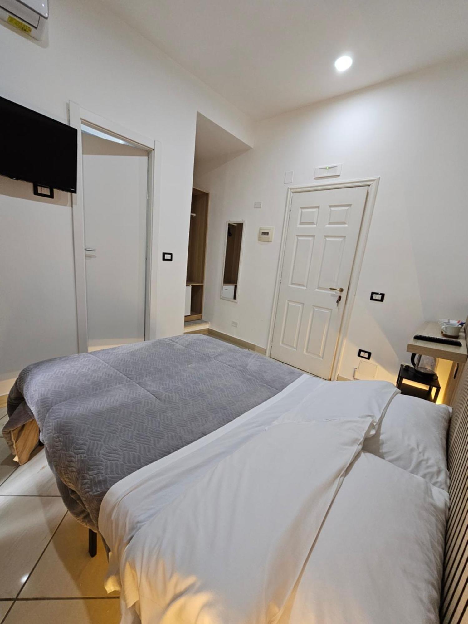 B&B Napoli Centrale Room&Jacuzzi Exterior photo